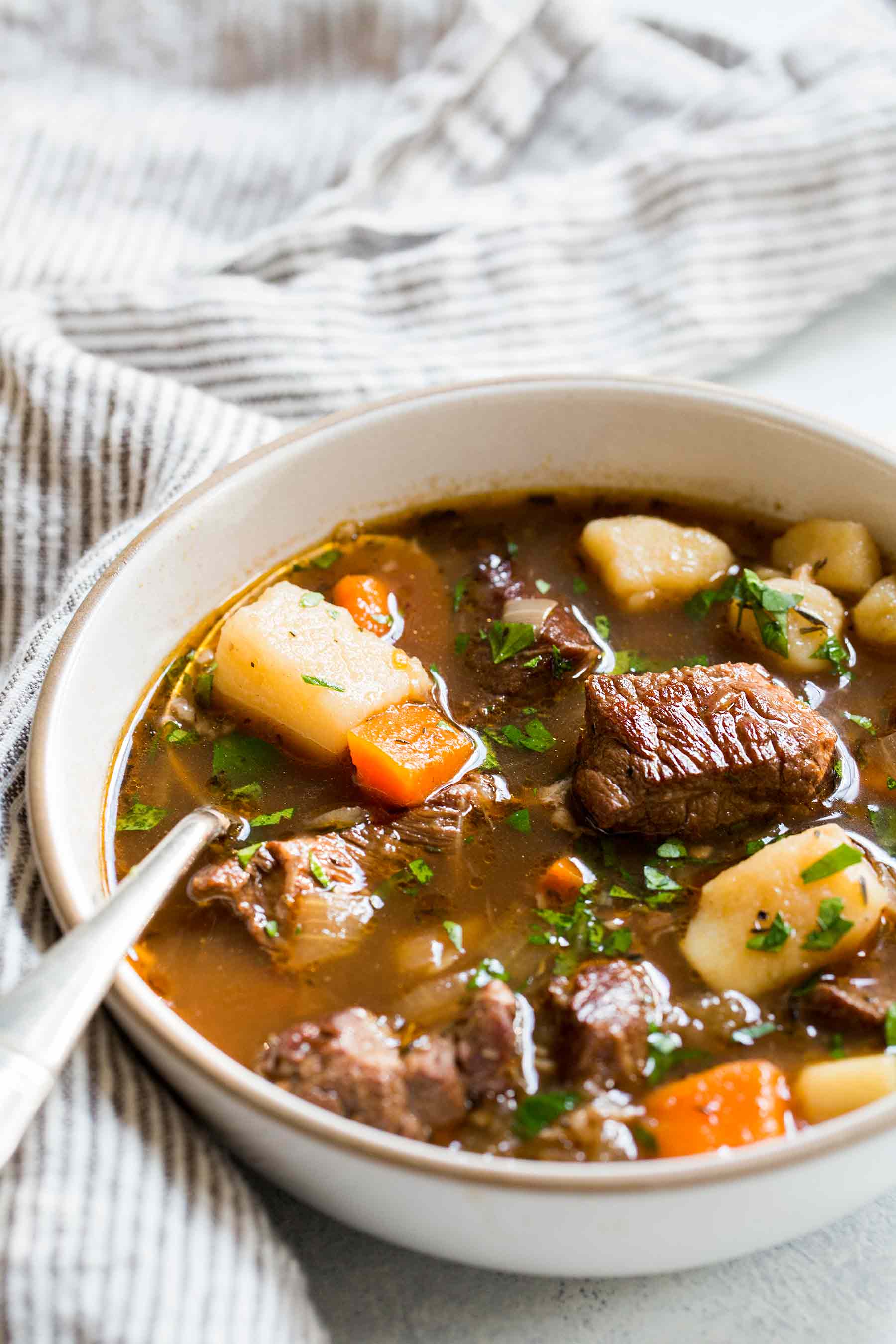Рецепт простого супа с мясом и картошкой. Beef Stew. Рагу по ирландски. Говядина для супа. Суп из говядины.