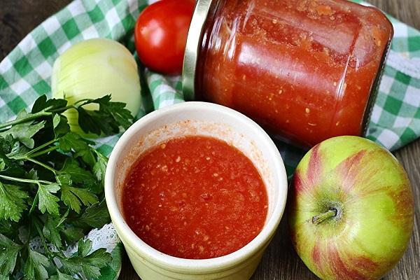 Рецепт кетчупа помидоры и лук. Кетчуп пальчики оближешь из помидоров. Кетчуп с яблоками и луком. Соус из помидор на зиму с яблоками. Помидоры яблоки лук соус.