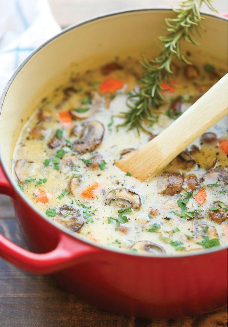 Суп из куры рецепты приготовления. Курино грибной суп. Сырный суп с курицей и грибами. Грибной суп из опят. Грибной сливочный суп.